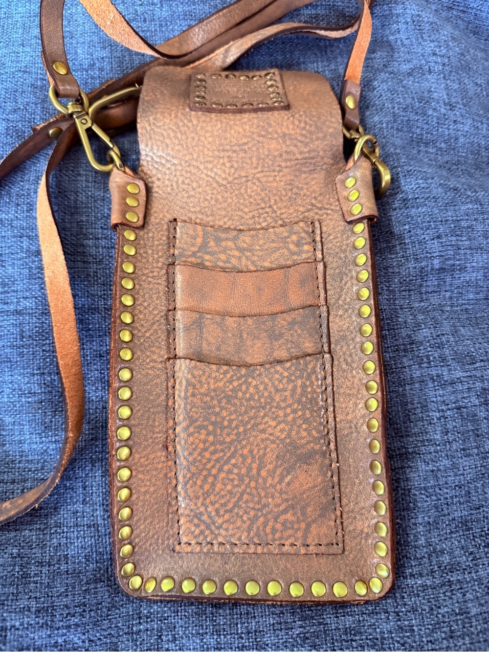 Campomaggi EMATITE
Mobile phone case in beige leather with rivets - Picture 5 of 6